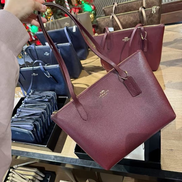 NWT！COACH Fiona Zip Tote Bag（CW395）DARK WINE fast shipping